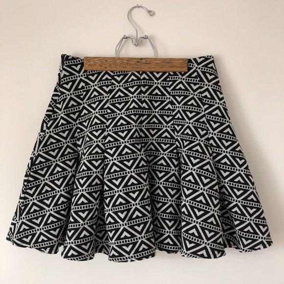 Alya | geometric pattern flared skirt - Picture 2 of 5